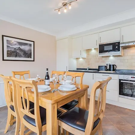 Holiday home 3 Bed In Sz040 *